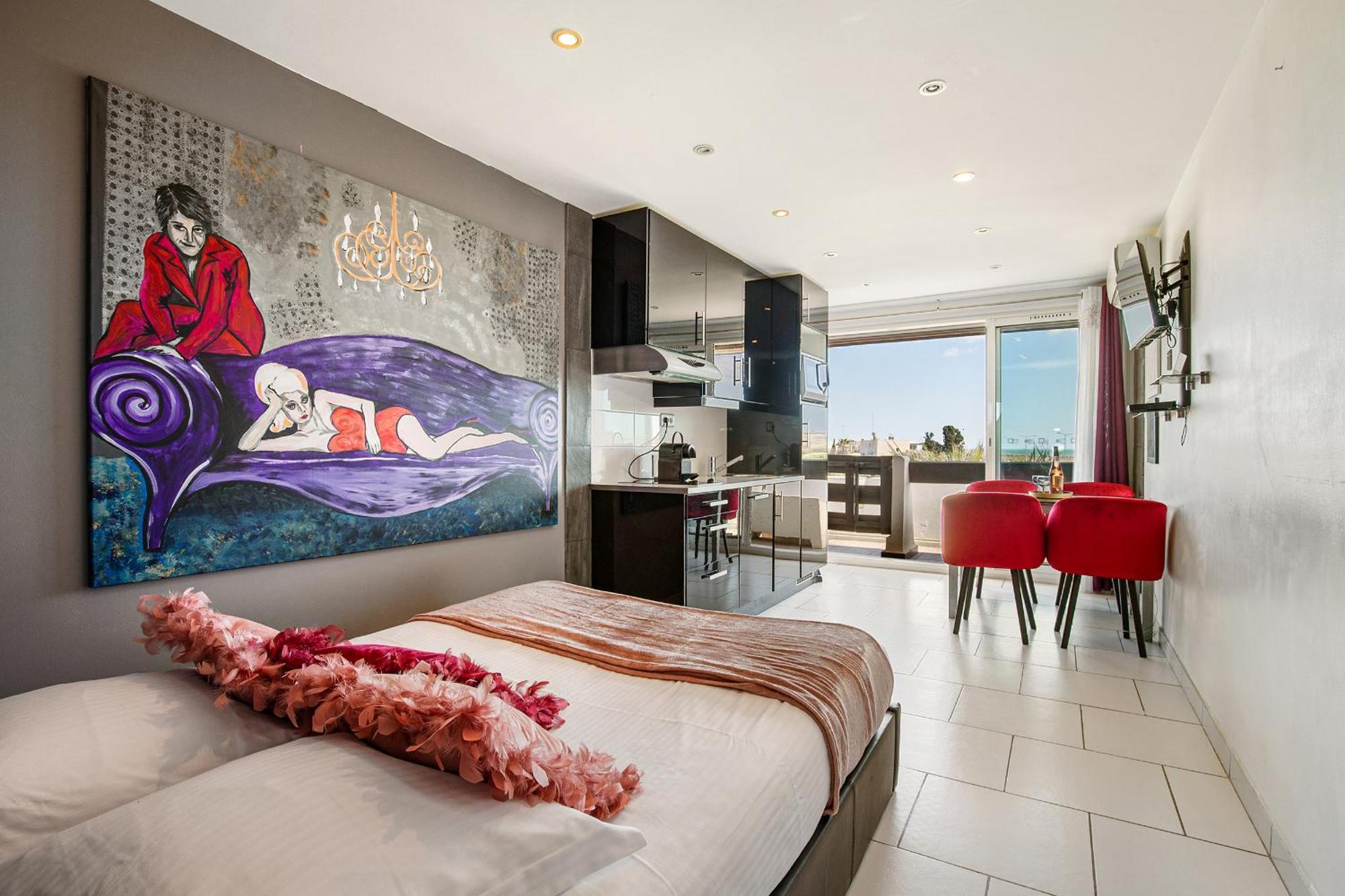 Apartment Pink Port Nature Coursive Naturiste *